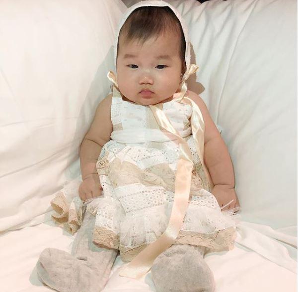 Hết em chồng giờ đến cháu của Hà Tăng cũng được chú ý vì quá đáng yêu-10