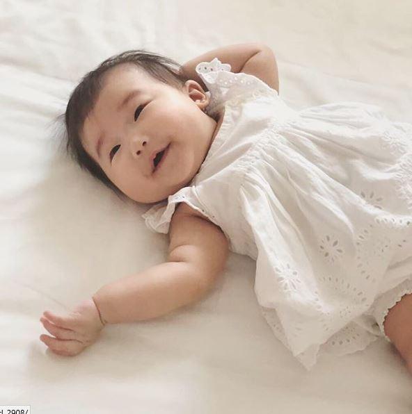 Hết em chồng giờ đến cháu của Hà Tăng cũng được chú ý vì quá đáng yêu-5