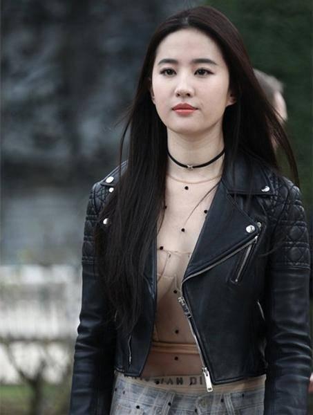 Thần tiên tỷ tỷ Lưu Diệc Phi sở hữu gương mặt đẹp nhưng lại mang khuyết điểm lớn với đôi chân thô kệch-3