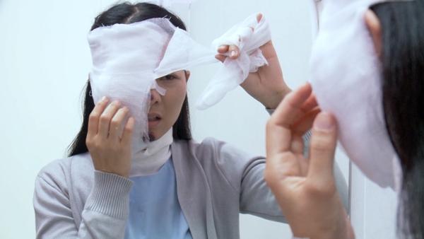 Sởn da gà với màn đánh ghen bằng axit kinh hoàng nhất màn ảnh Việt-4