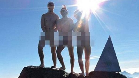 Mưa băng lã chã ngỡ tuyết rơi, phủ trắng đường lên đỉnh Fansipan-19