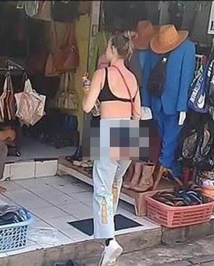 Mặc quần xẻ trước cắt sau ở vùng nhạy cảm, thời trang chả thấy đâu nhưng nữ chính nhận cả rổ gạch đá-2