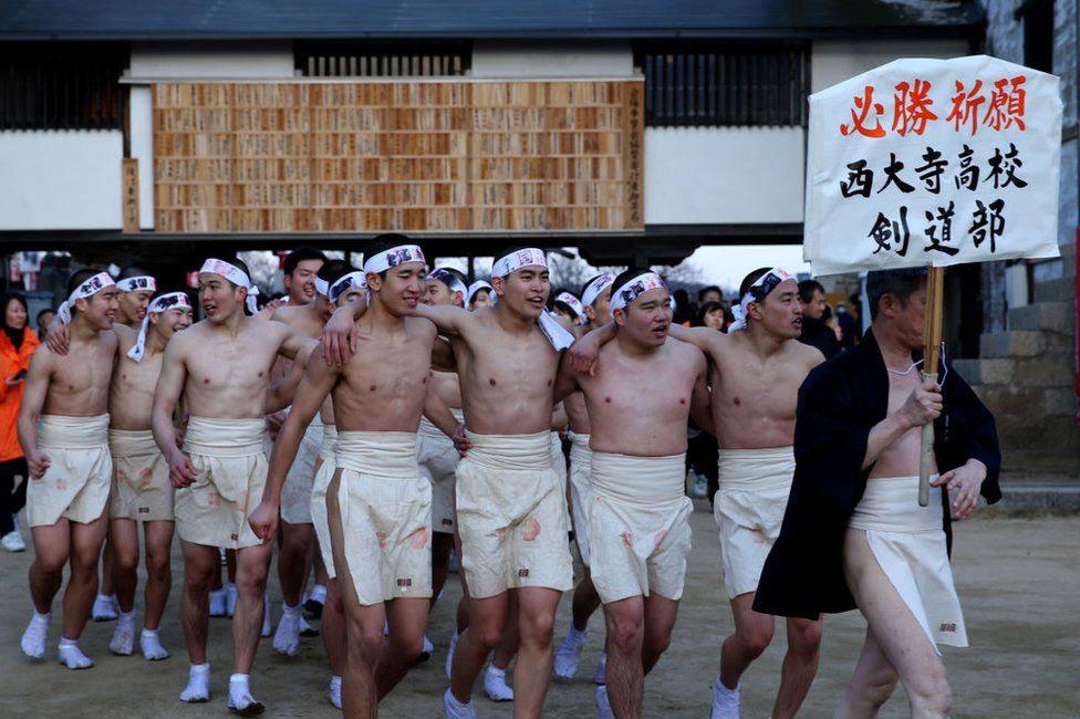 Hình ảnh lễ hội khỏa thân Nhật đông cả vạn người-1