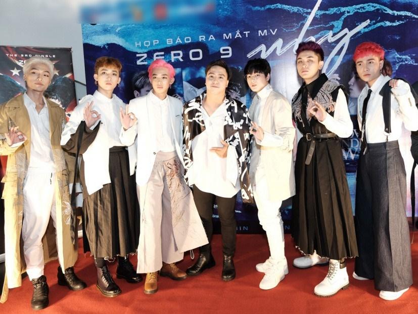 Sau Zero 9, Tăng Nhật Tuệ lại nhận đỡ đầu cho một ca sĩ và lần này, gà YG tiếp tục là đối tượng để anh đạo nhái-6