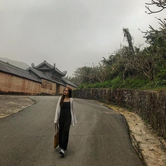 Đăng ảnh lấp ló vòng 1, Nhật Lê lại bị chấn chỉnh vì ăn mặc thiếu vải-5