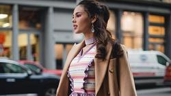 Cứ thích cầu kỳ 'bánh bèo', Hoa hậu Catriona Gray trông 'sến toàn tập' tại Tuần lễ thời trang New York