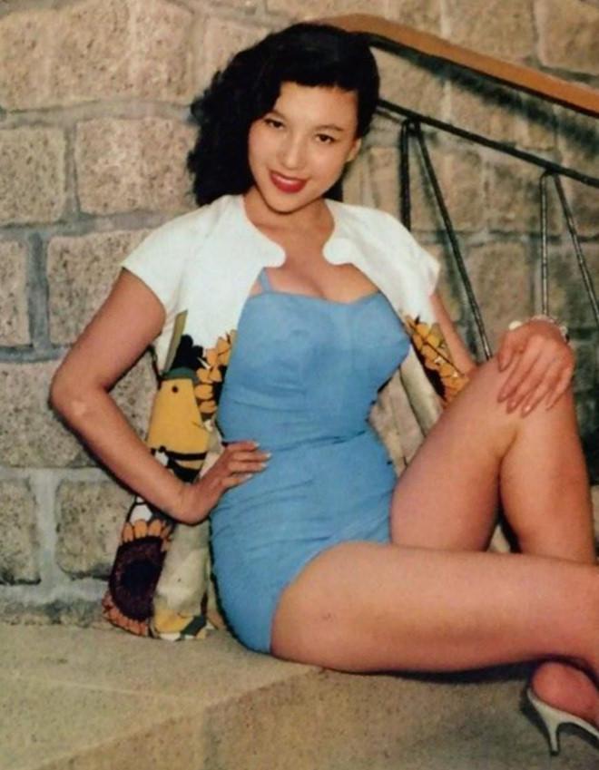 Vẻ gợi cảm thời trẻ và tiếng oan của minh tinh Hong Kong vừa qua đời-1