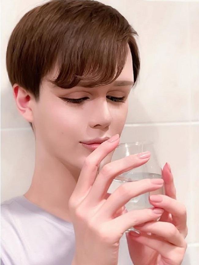 Chàng trai Nhật Bản phẫu thuật cả chục lần thành ma nơ canh di động-6