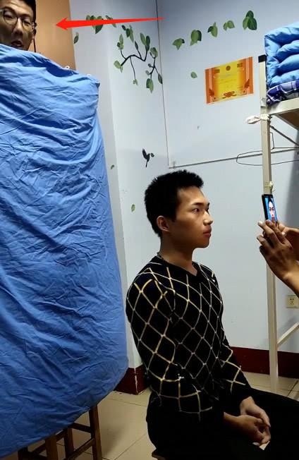 Muôn kiểu chụp ảnh thẻ siêu tiết kiệm, siêu chất lượng mà người trẻ nghĩ ra khi cháy túi-2