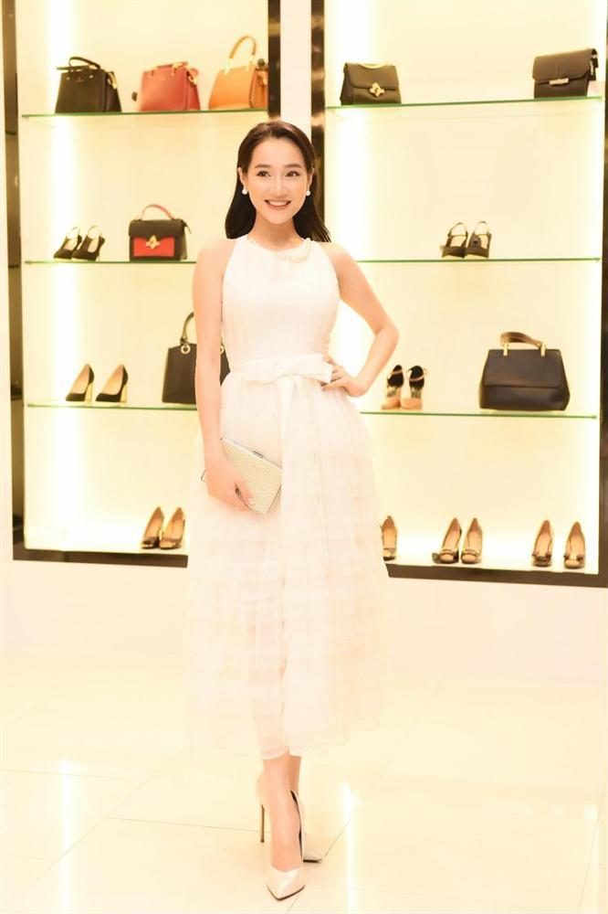 Sau tin đồn sinh con, Nhã Phương tái xuất với cách che giấu sự phá tướng của gương mặt cực kỳ thông minh-11