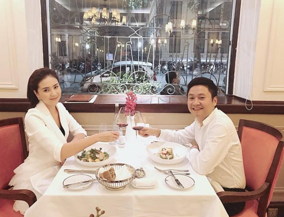 MC thời tiết Mai Ngọc chính thức nhập hội dùng chồng như phá khi chồng doanh nhân phát tướng bụng phệ, tóc tai lòa xòa-2