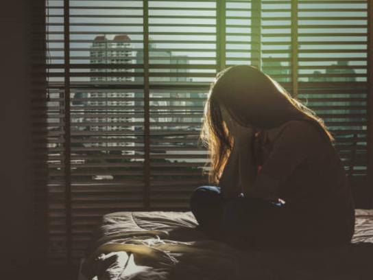 'Chào anh, anh vừa ngủ với vợ tôi, vui lòng trả tôi ít tiền'