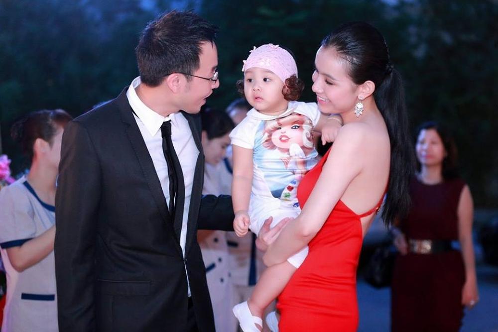 Lâu lắm mới xuất hiện, 2 con của hoa hậu ẩn dật Thùy Lâm cao lớn phổng phao khiến ai cũng ngỡ ngàng-8