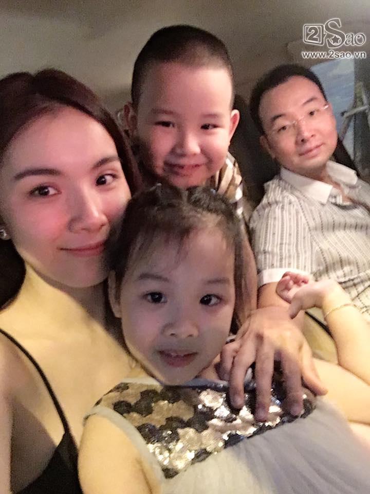 Lâu lắm mới xuất hiện, 2 con của hoa hậu ẩn dật Thùy Lâm cao lớn phổng phao khiến ai cũng ngỡ ngàng-10