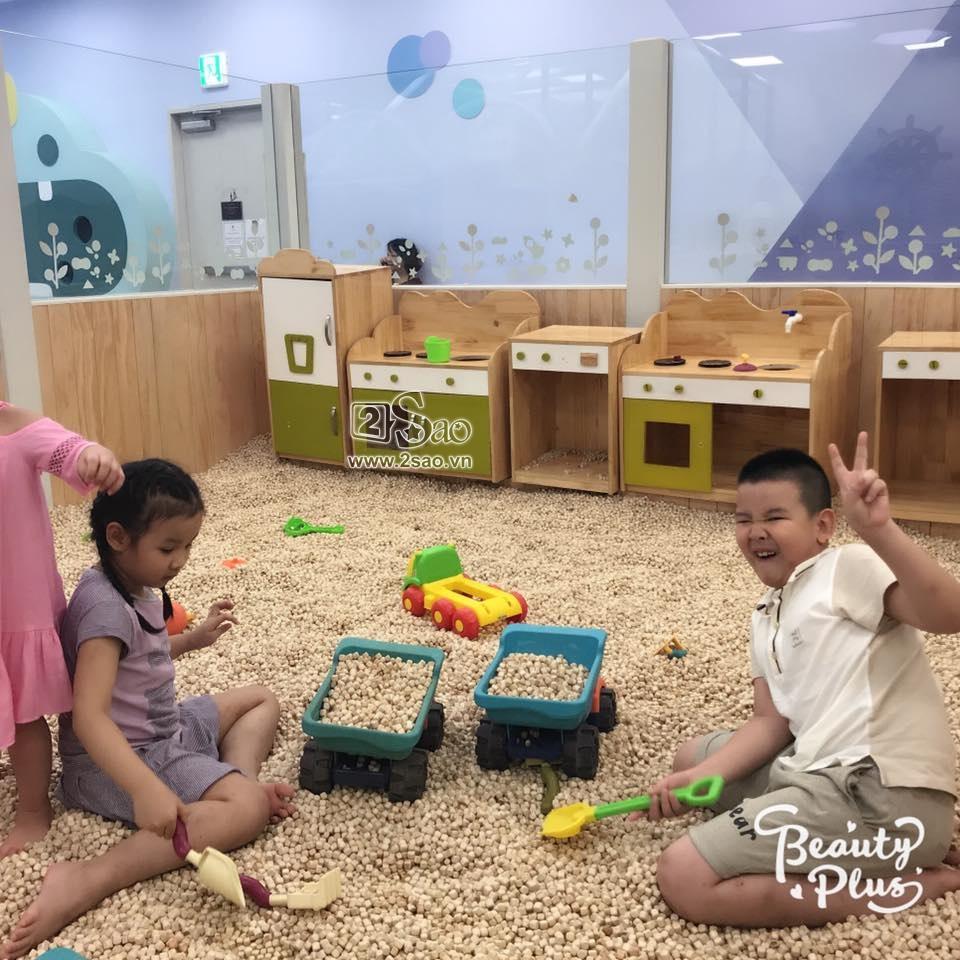 Lâu lắm mới xuất hiện, 2 con của hoa hậu ẩn dật Thùy Lâm cao lớn phổng phao khiến ai cũng ngỡ ngàng-12