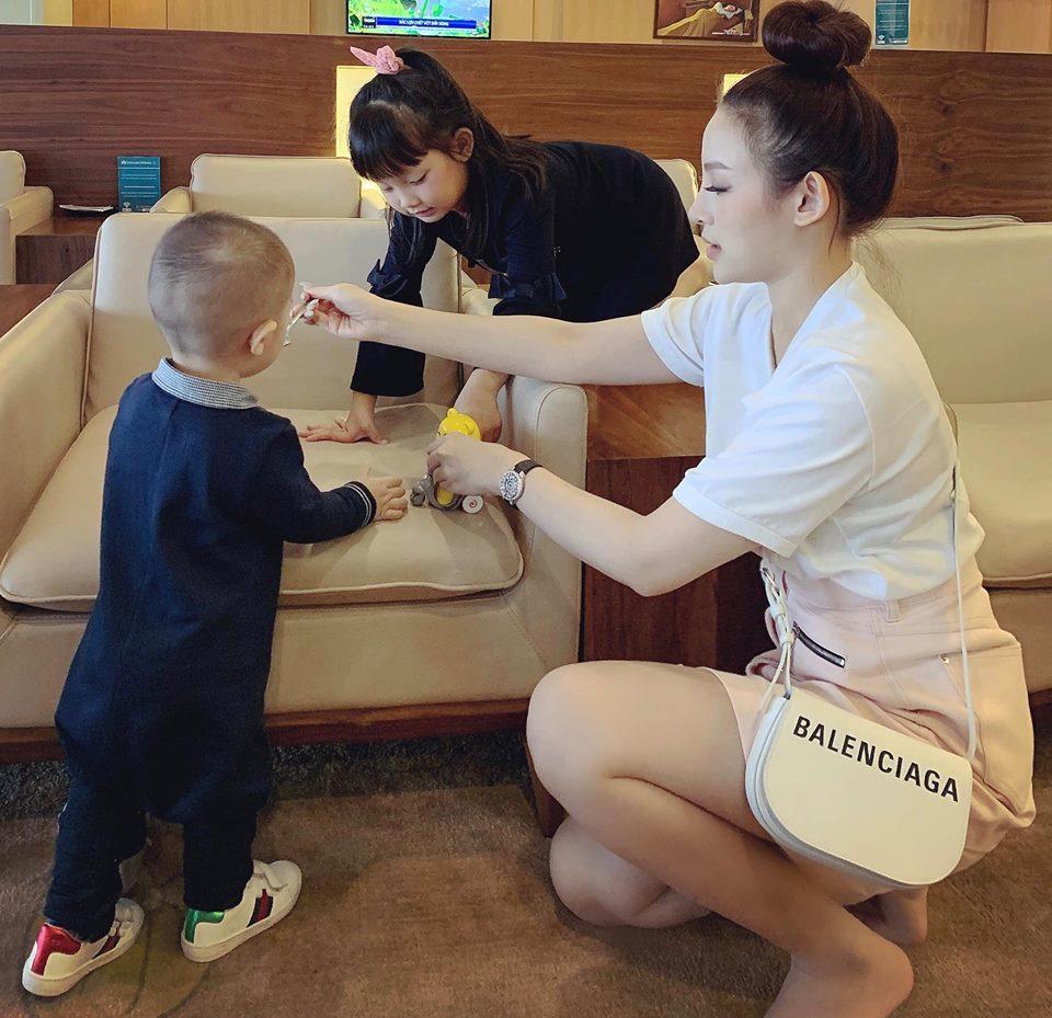 Sở hữu biệt thự 5 triệu USD, Huyền Baby giàu đến mức nào?-16