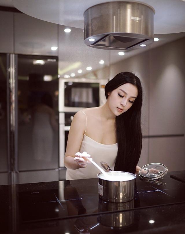 Sở hữu biệt thự 5 triệu USD, Huyền Baby giàu đến mức nào?-17