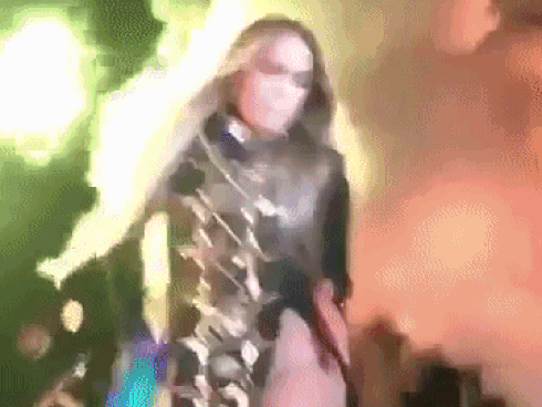 Jennifer Lopez khoe dáng nóng bỏng trong clip múa cột khi gần 50 tuổi-3