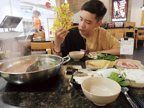 Giả gái mà xinh xắn chẳng kém gì ai, danh tính chàng trai được hội chị em thi nhau truy lùng-3