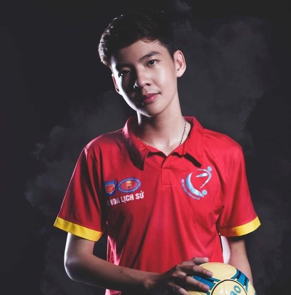 Giả gái mà xinh xắn chẳng kém gì ai, danh tính chàng trai được hội chị em thi nhau truy lùng-6