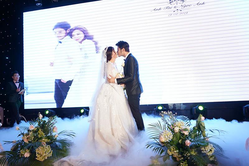 Anh Tài ngọt ngào hát tặng Ngọc Ánh Gạo nếp gạo tẻ trong tiệc cưới-7