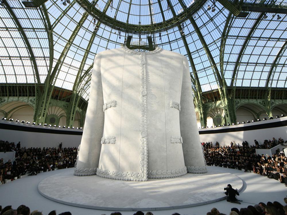 Những sàn diễn Chanel mang đậm dấu ấn của Karl Lagerfeld  2sao
