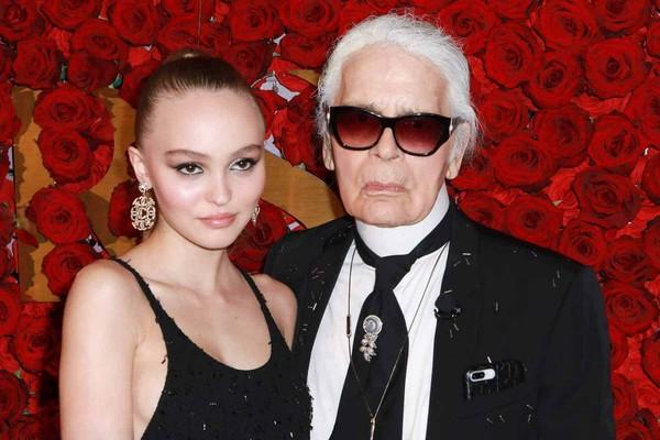 Lily-Rose Depp hiện nay là gương mặt quảng cáo cho nhiều sản phẩm mỹ phẩm của Chanel, luôn là khách mời VIP trong các buổi tiệc của hãng.