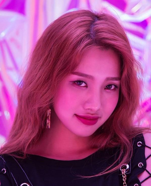 Nhóm nhạc KPop có thành viên người Việt sắp debut: Nghệ danh cô nàng gây chú ý-7