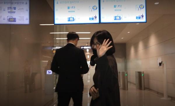 Giữa tin ly hôn Song Joong Ki, Song Hye Kyo đã không còn đeo nhẫn cưới-2