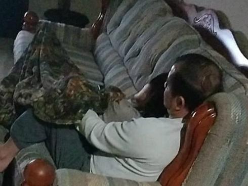 Đêm đêm, vợ chồng U50 vẫn thắm thiết như phim Hàn thế này, giới trẻ 'chạy theo' có khi chẳng kịp