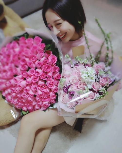 Mỹ nhân TVB kém tài bất ngờ được đại gia tặng xế hộp siêu sang-1