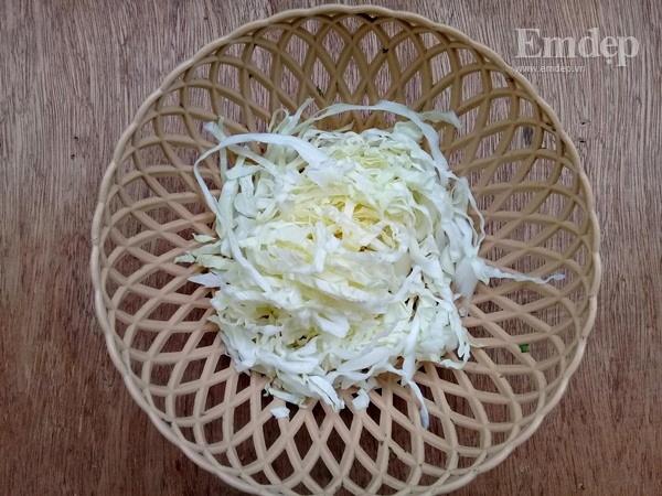 Salad bắp cải trộn sốt mè rang ngậy thơm cho bữa sáng gọn nhẹ-1