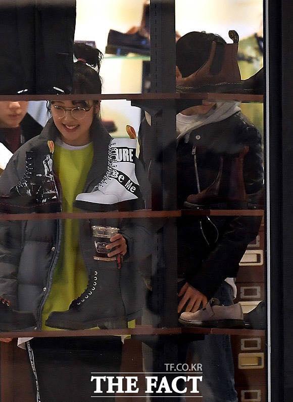 Lộ loạt ảnh hẹn hò cực ngọt của cặp chị em trong bộ phim đình đám SKY Castle-6