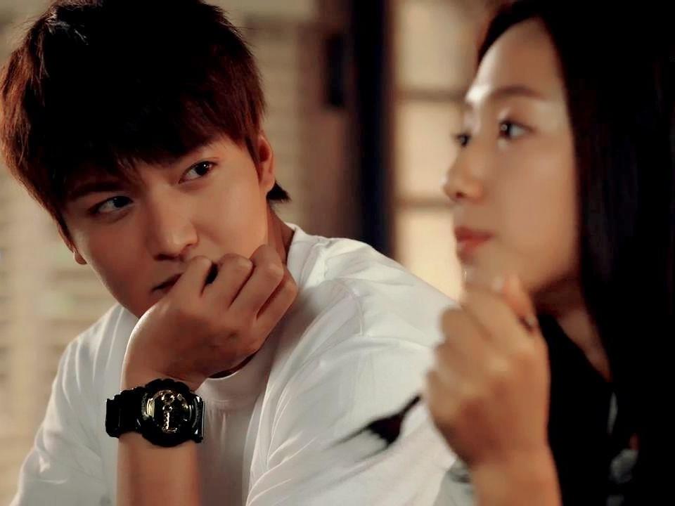 Mượn điện thoại của bạn thân nhắn tin cho người yêu, tôi té ngửa khi thấy thứ đó-2