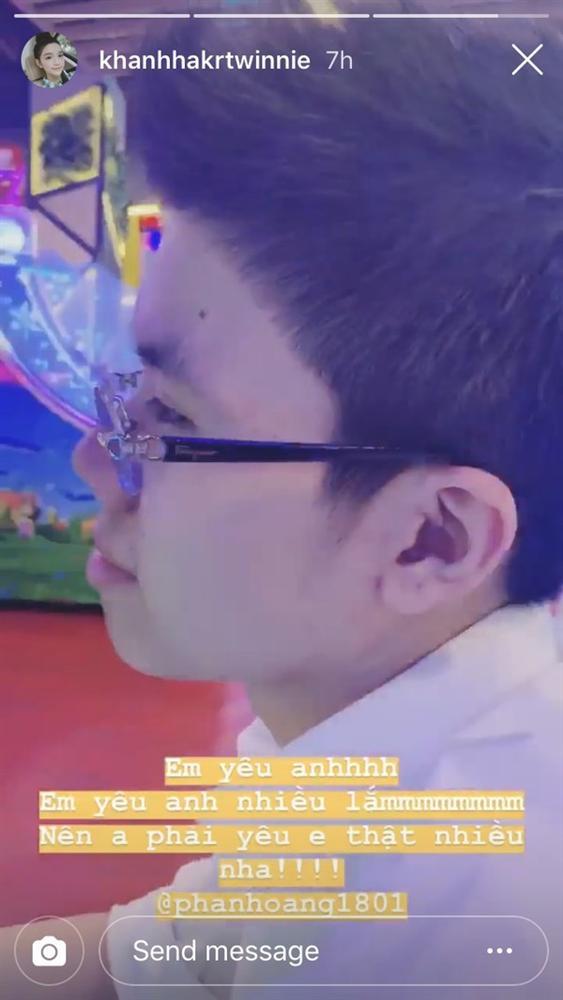 Trong khi Phan Thành đang cô đơn thì người em trai Phan Hoàng được bạn gái xinh đẹp nói lời yêu cực lãng mạn-1