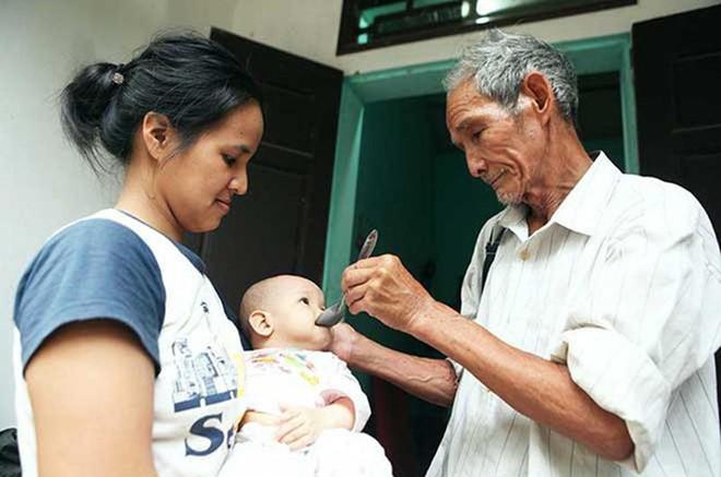 Cặp cô cháu Cao Bằng và 3 mối tình gây bão vì lệch nhau hơn 40 tuổi-6