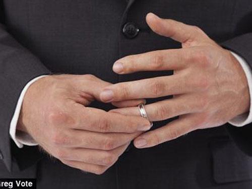 Nhìn vào ngón tay của người đàn ông để biết cách anh ta đối xử với người phụ nữ của mình-2
