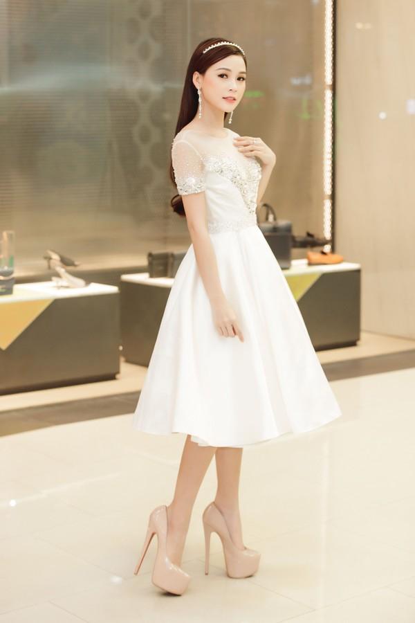 Hết thời mặc xấu, Mỹ Tâm bây giờ tự tin diện đầm bó sát khoe dáng nuột chẳng kém Tiểu Vy, Bùi Phương Nga-6