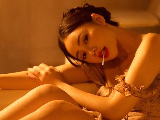 Quỳnh Kool nói gì về loạt ảnh gợi cảm khiến fan nam 'không muốn lấy vợ'?