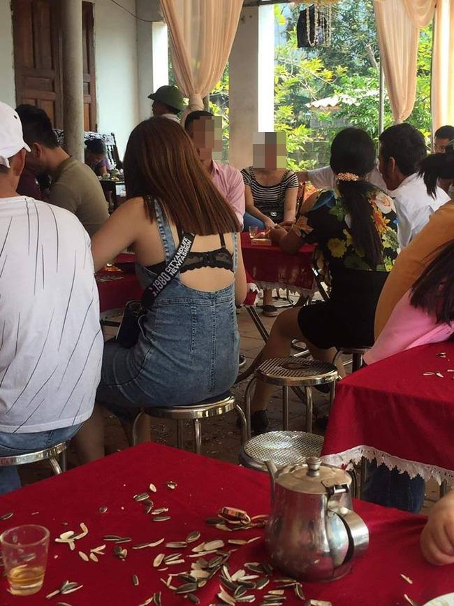 Lên đồ đúng chất thời trang phang hoàn cảnh của cô gái trẻ khi đi đám cưới khiến bà con hàng xóm sốc toàn tập-1