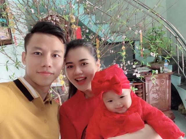 Mặc kệ bị bóc phốt diện đi diện lại 1 chiếc áo trong mấy ngày tết, Quế Ngọc Hải tiếp tục mặc áo vàng trứ danh đi tham gia sự kiện-6