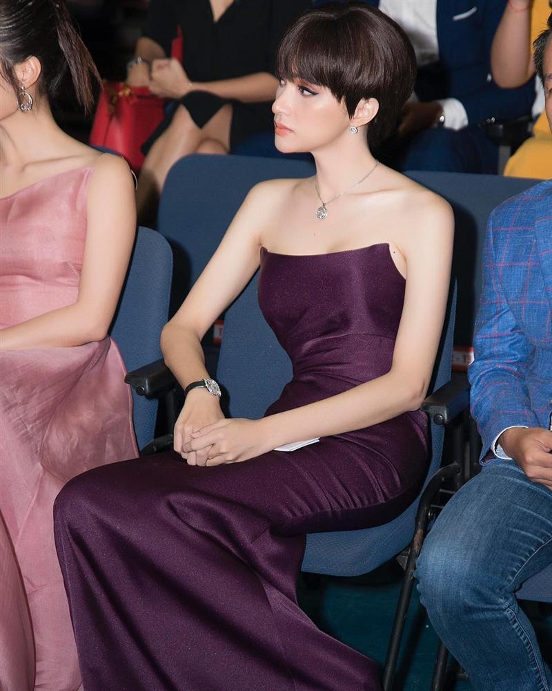 Đầu năm diện lại váy cũ của Hương Giang Idol, Đỗ Mỹ Linh nhường bước trước đàn chị vì chi tiết nhỏ xíu này-8