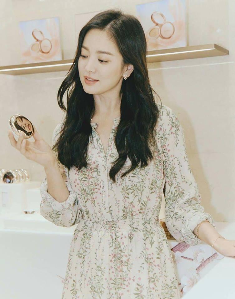 Đẹp xuất sắc trong sự kiện mới nhưng ngón tay không đeo nhẫn cưới của Song Hye Kyo mới thu hút sự chú ý-6