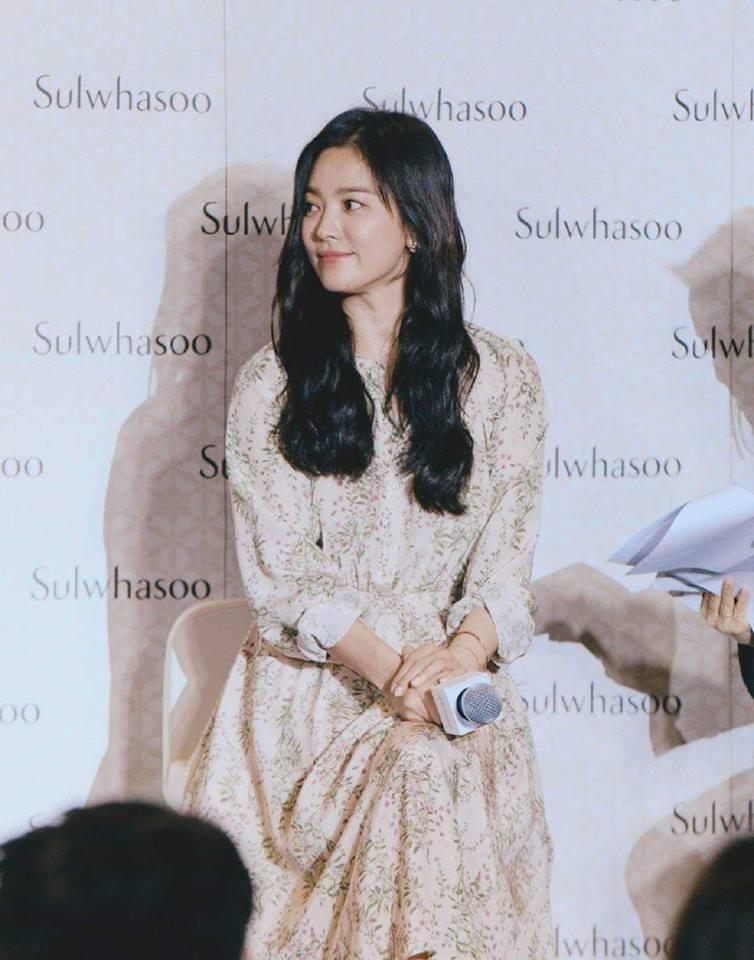 Đẹp xuất sắc trong sự kiện mới nhưng ngón tay không đeo nhẫn cưới của Song Hye Kyo mới thu hút sự chú ý-7