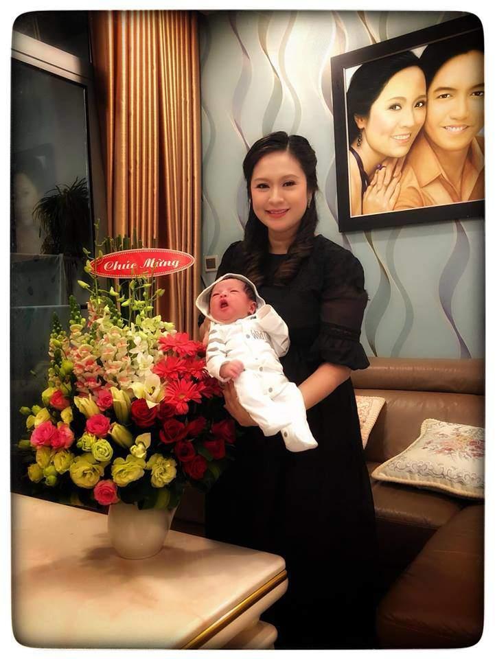 Nhóc tì vừa chào đời nhà Đức Thịnh - Thanh Thúy được phong thánh biểu cảm vì gương mặt quá đỗi hài hước-1