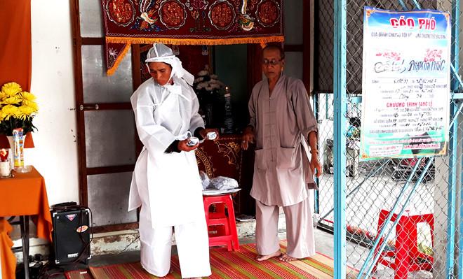 Nghi can sát hại người phụ nữ lõa thể: Mua hòm đẹp chôn mẹ mày-1