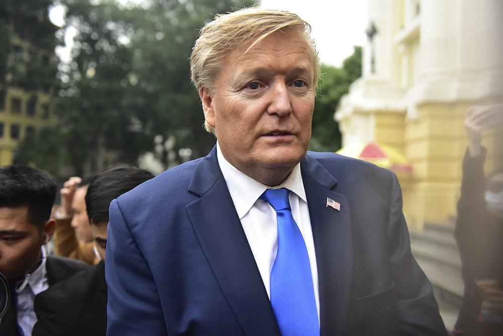 Bản sao Tổng thống Donald Trump và Chủ tịch Kim Jong-un làm rộn ràng phố phường Hà Nội-8