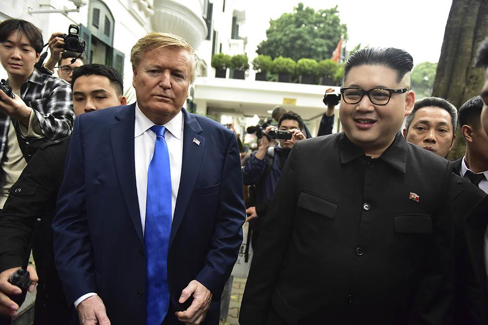 Bản sao Tổng thống Donald Trump và Chủ tịch Kim Jong-un làm rộn ràng phố phường Hà Nội-15