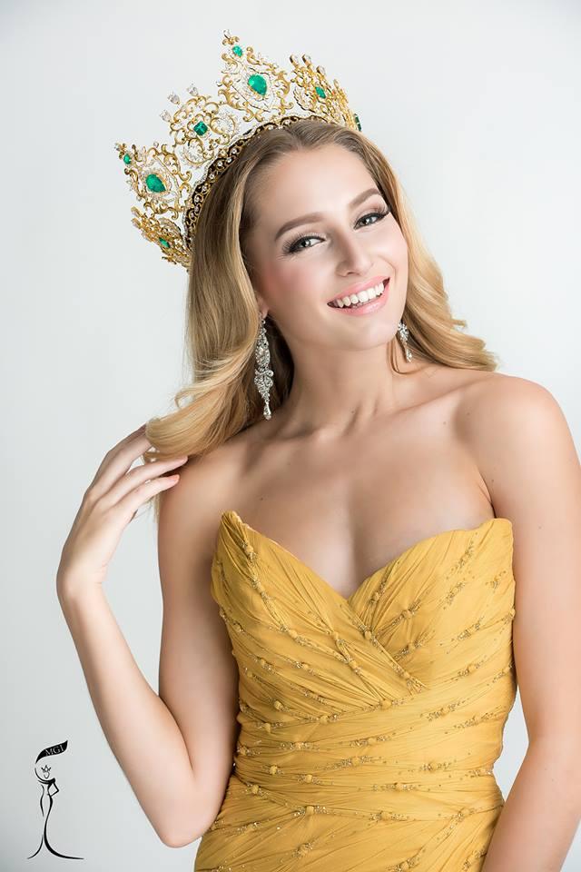 Tin được không khi lần đầu tiên trong cùng một cuộc thi sắc đẹp, cả Hoa hậu và kế Hoa hậu đều bị phế ngôi-12