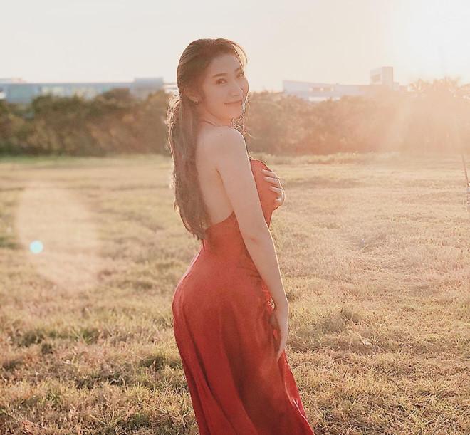 Khổng Tú Quỳnh ngày càng mặc gợi cảm sau khi chia tay Ngô Kiến Huy-4